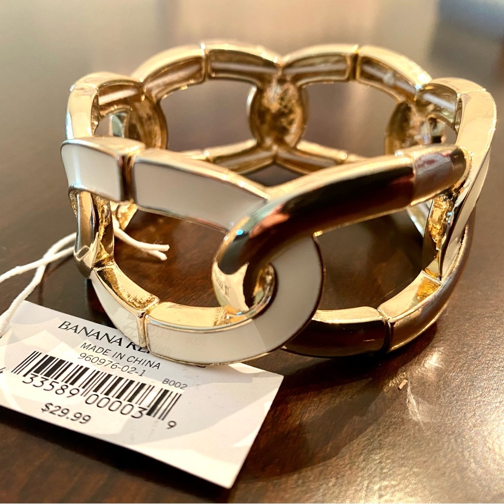 Banana Republic gold and white chain bracelet. NWT
